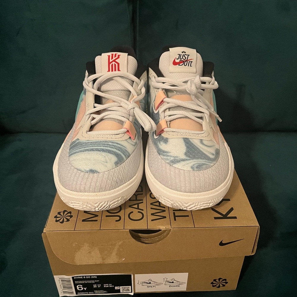 Nike KYRIE White and Blue Sneakers Retro Style